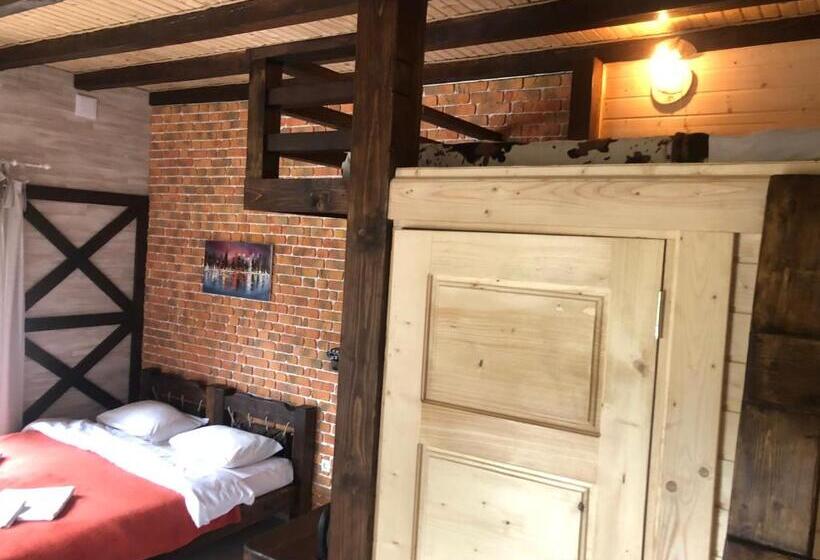 اتاق خانوادگی با چشمانداز کوه, Nad Prutom Apartment