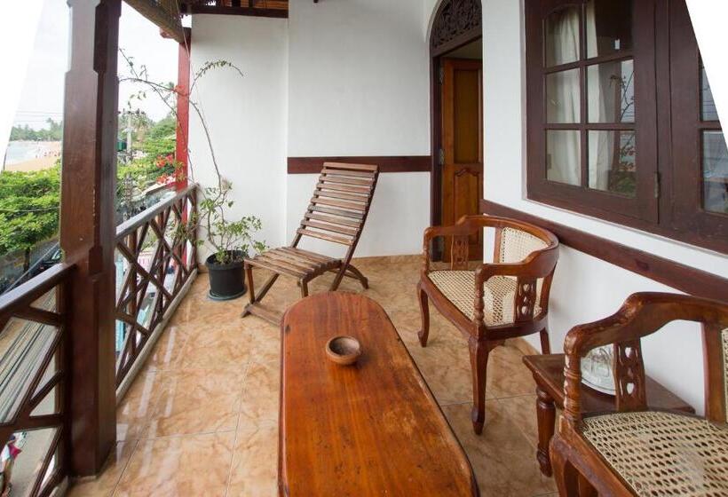 オーシャンビューデラックスルームバルコニー付き, Dhammika