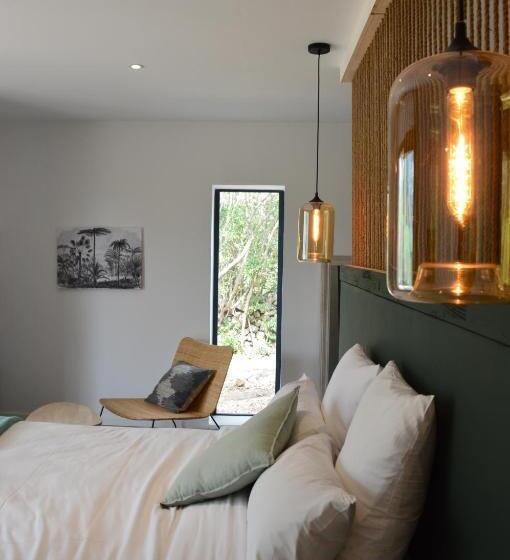 Номер Стандарт Вид на Бассейн, Les Petites Maisons