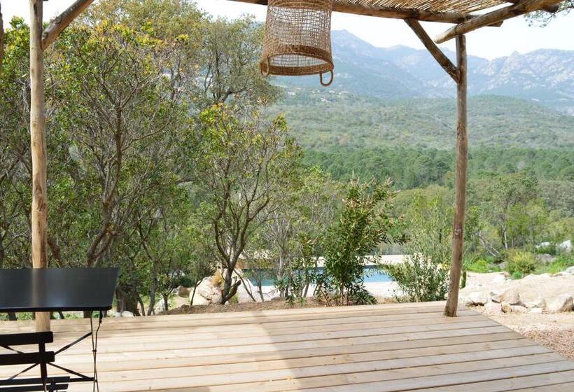 Номер Стандарт Вид на Бассейн, Les Petites Maisons