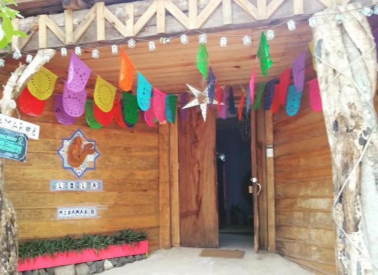 חדר משפחתי, Riad Lola