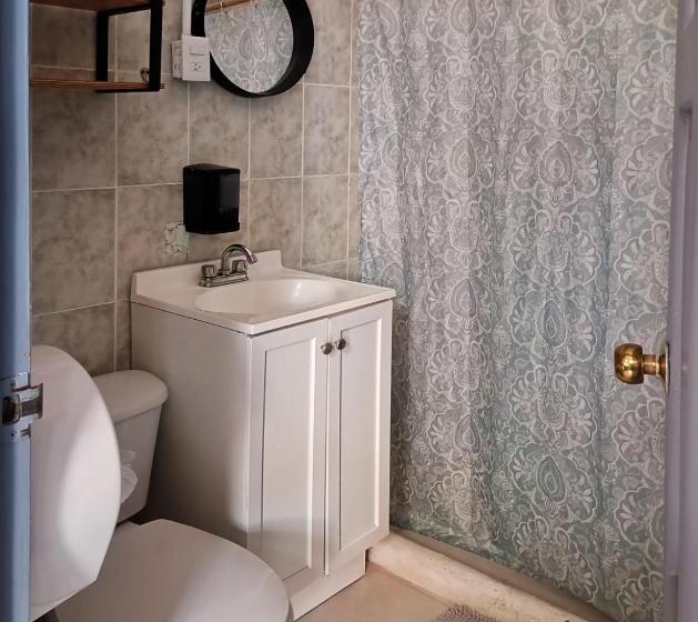 חדר משפחתי, Riad Lola