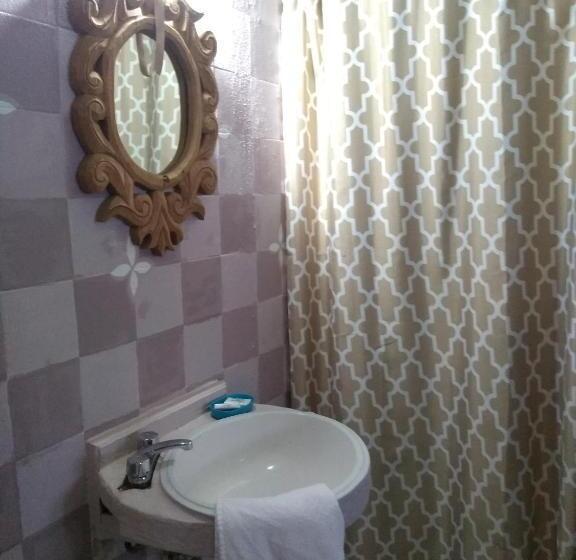 اتاق استاندارد سه نفره, Riad Lola