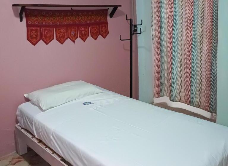 اتاق استاندارد چهار تخته, Riad Lola