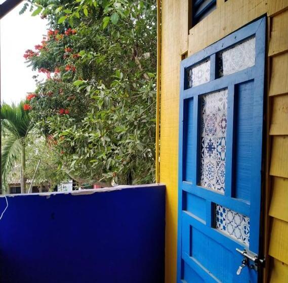 חדר אקונומי, Riad Lola