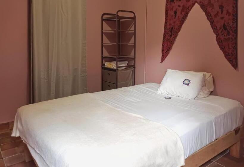 חדר אקונומי, Riad Lola