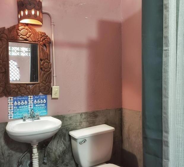 חדר אקונומי, Riad Lola