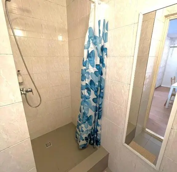 اتاق راحتی سه تخته, Savan House Easy Kaunas