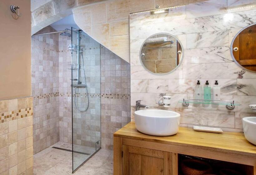 سوئیت با تخت بزرگ, The 3cities Auberge