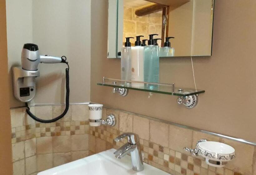 سوییت جونیور با بالکن, The 3cities Auberge