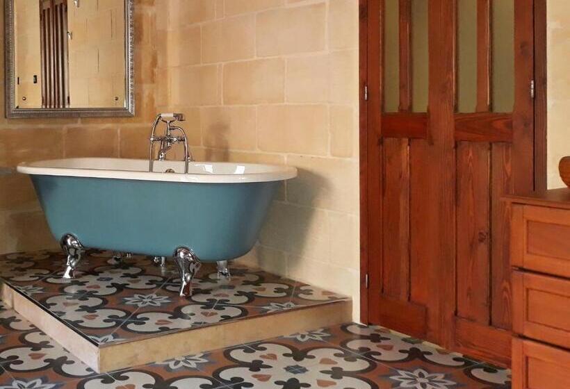 سوییت جونیور با بالکن, The 3cities Auberge