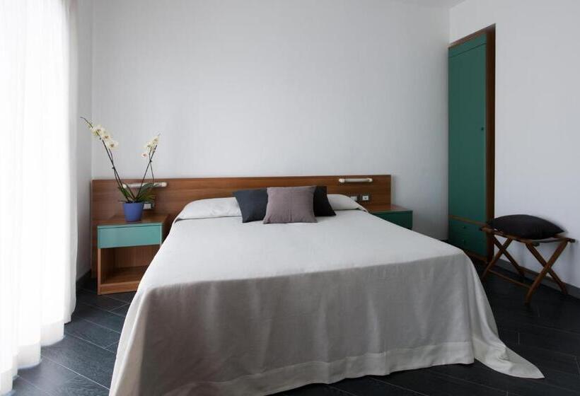 חדר לארבעה סטנדרטי עם מרפסת, Liliana