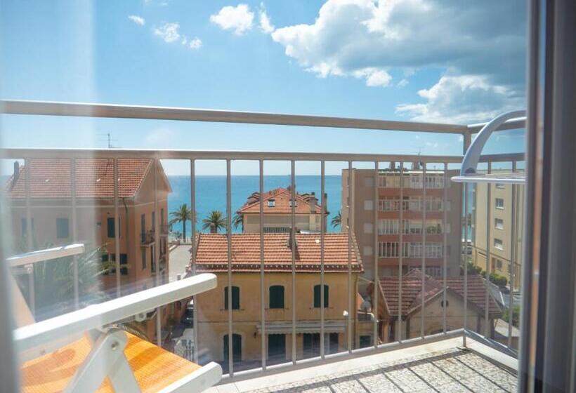 חדר משפחתי, Liliana