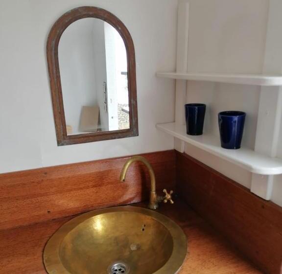 بانگلوی استاندارد با چشم‌انداز دریا, Dav Mahal Eco Lodge