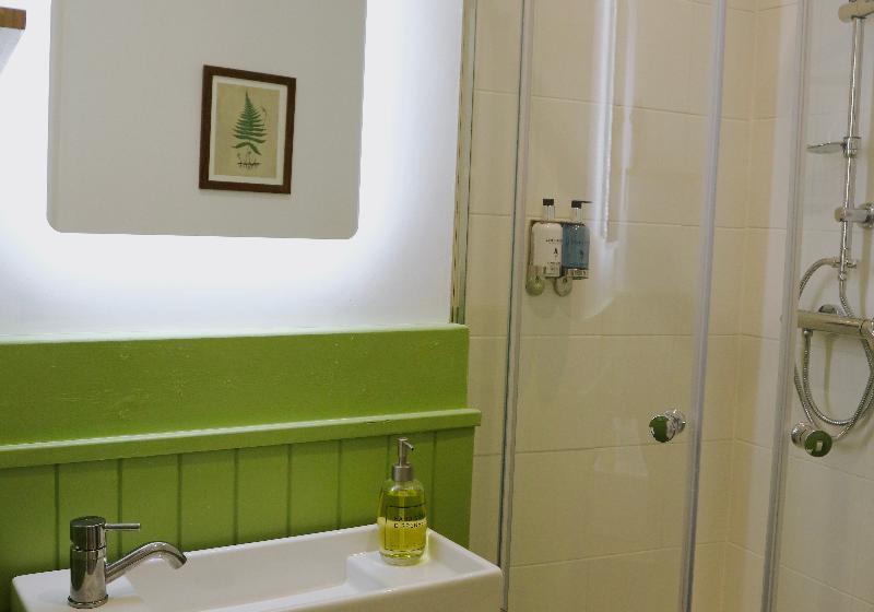 חדר סופריור לשלושה, Riverbanc