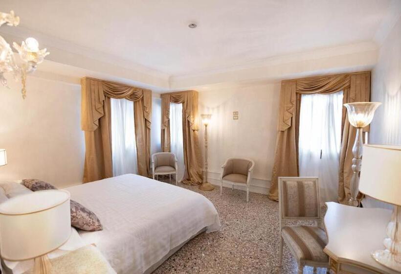 اتاق سوپریور با تخت بزرگ, Ca  Bonfadini Historic Experience