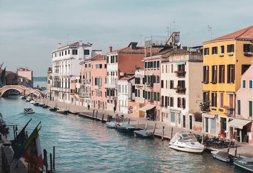 سوئیت جونیور با چشم‌انداز, Ca  Bonfadini Historic Experience