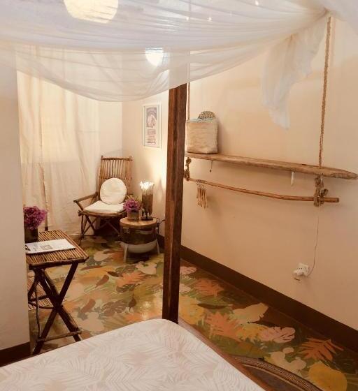 디럭스 룸, Mama Root