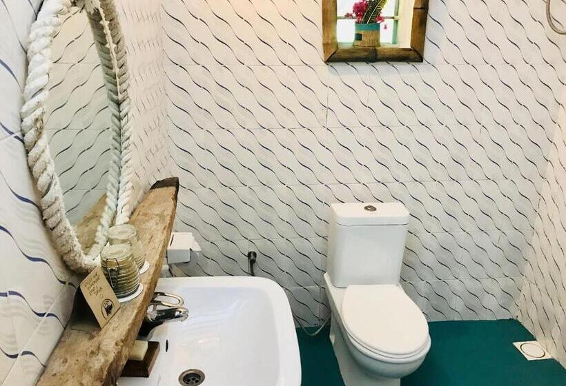 Номер Economy, Mama Root