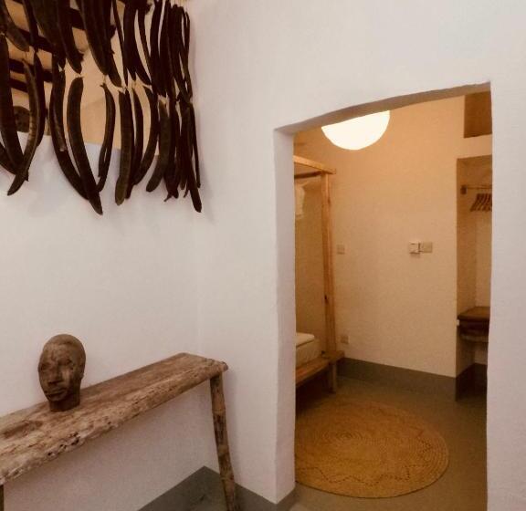 Quarto Economy, Mama Root