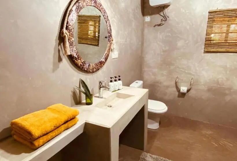 اتاق استاندارد با تخت بزرگ, Mama Root