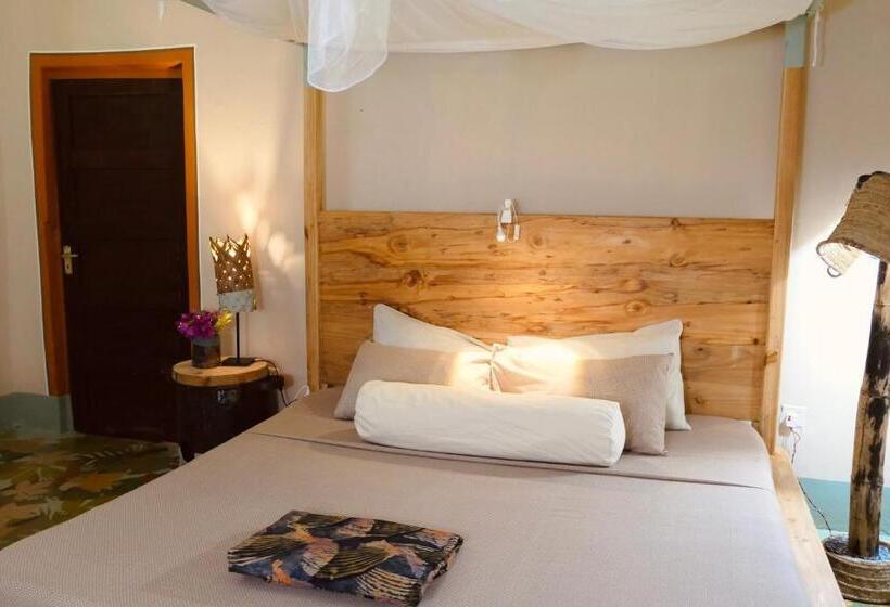 스탠다드 룸 킹사이즈 침대, Mama Root