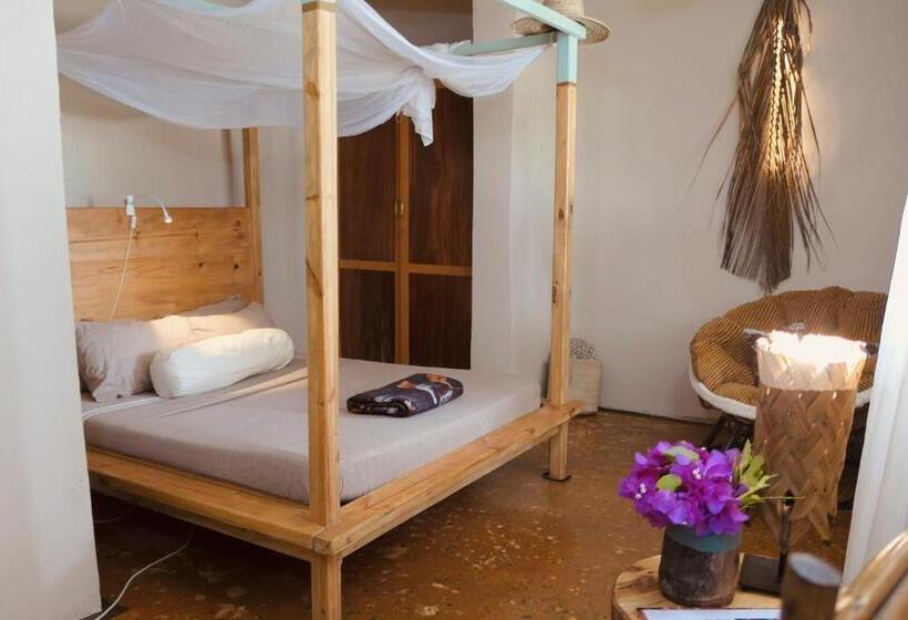 Quarto Estandar Vista Mar, Mama Root