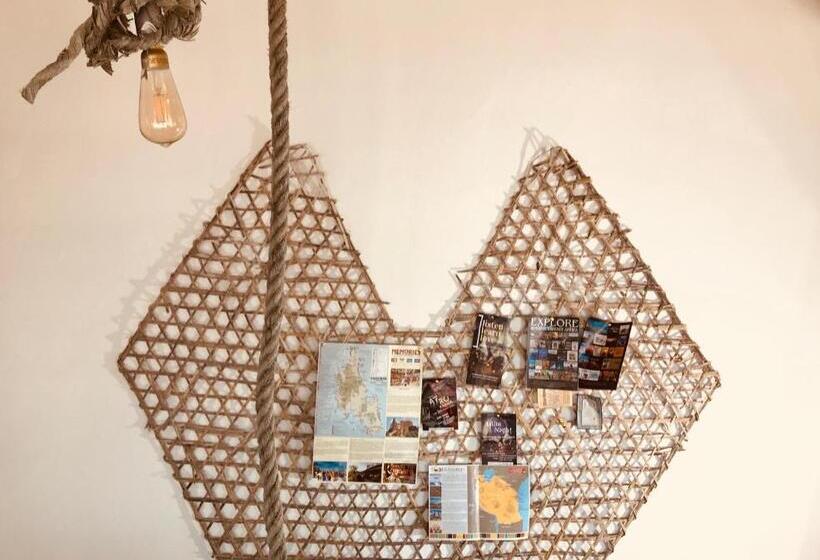 침실 1개 주택, Mama Root