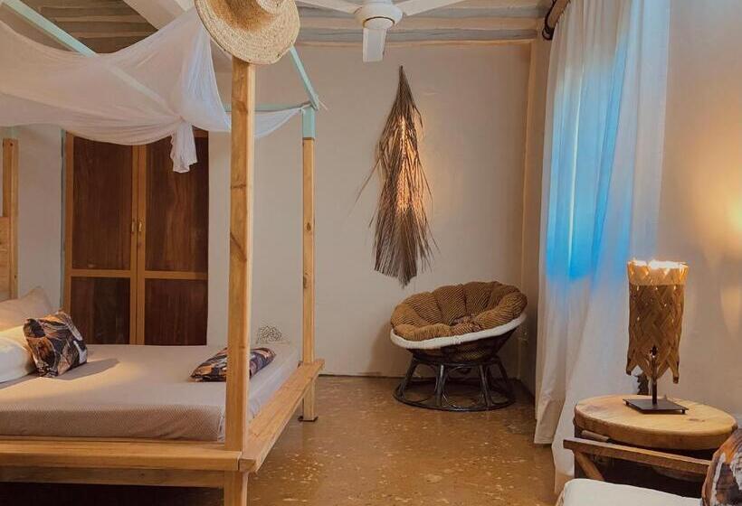 Дом 1 Спальня, Mama Root