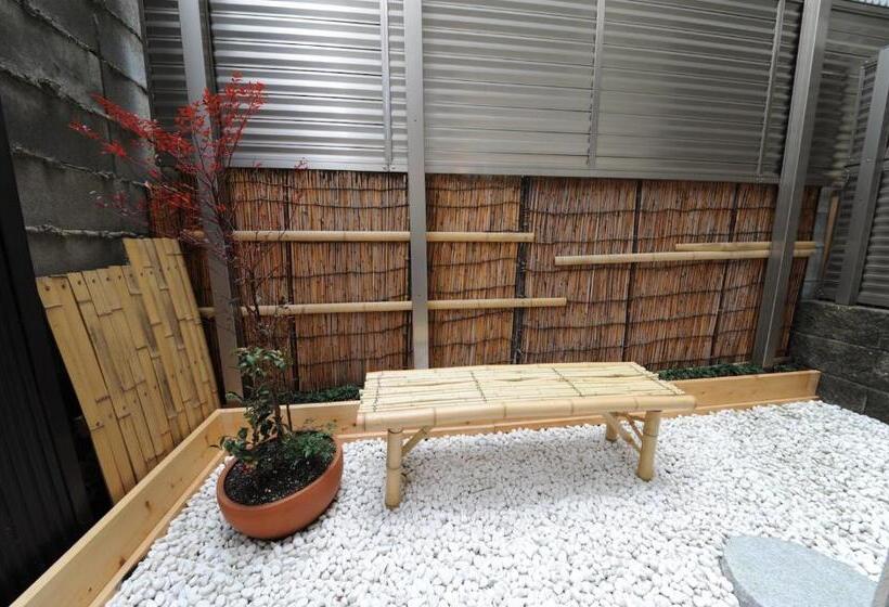 Standart Oda, Viale Jurakumawari