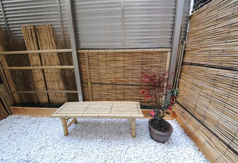 Standart Oda, Viale Jurakumawari