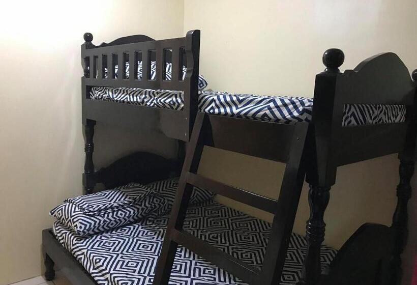 اتاق خانوادگی, Rv3 Transient House