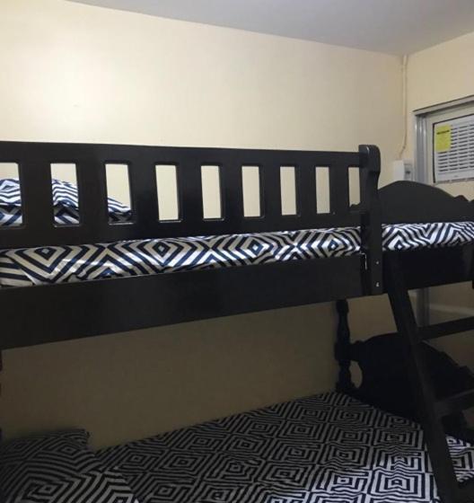 اتاق خانوادگی, Rv3 Transient House