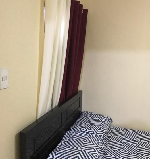 اتاق لوکس خانوادگی, Rv3 Transient House