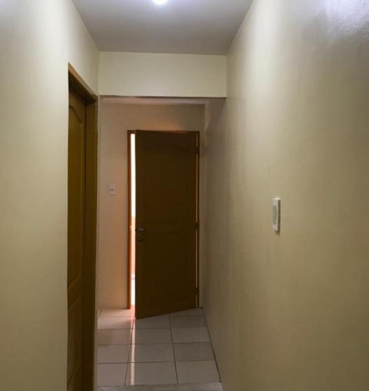 اتاق لوکس خانوادگی, Rv3 Transient House