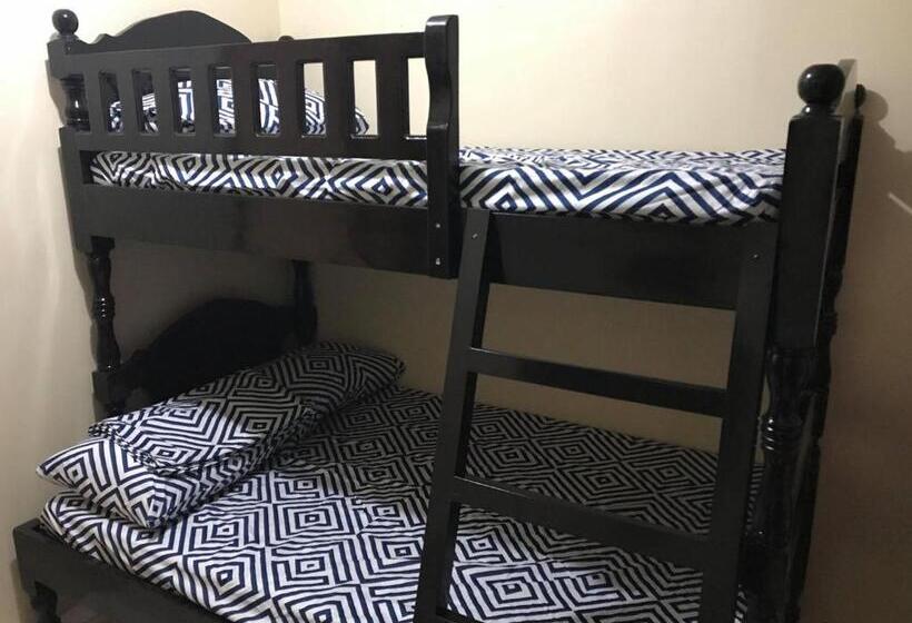 اتاق لوکس خانوادگی, Rv3 Transient House