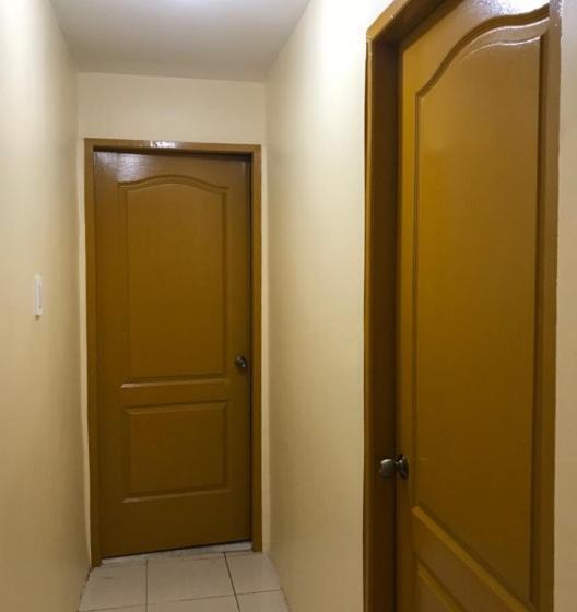 اتاق لوکس خانوادگی, Rv3 Transient House