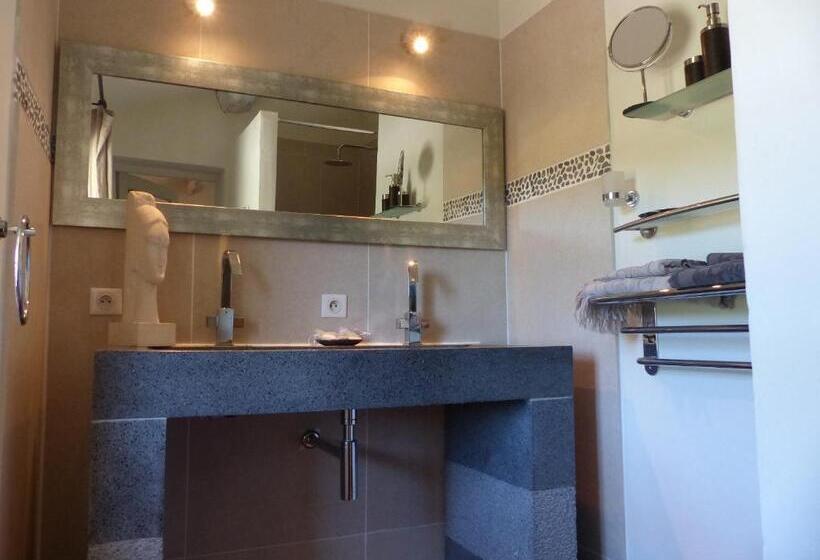 غرفة قياسية مطلّة علي حمام السباحة, Mas De Longuefeuille