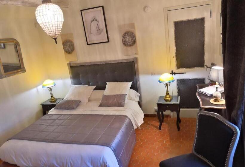 غرفة قياسية مطلّة علي حمام السباحة, Mas De Longuefeuille