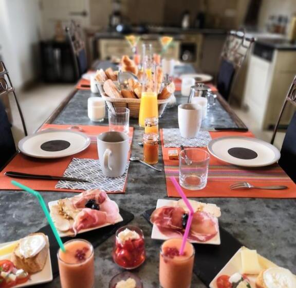 غرفة قياسية مطلّة علي حمام السباحة, Mas De Longuefeuille