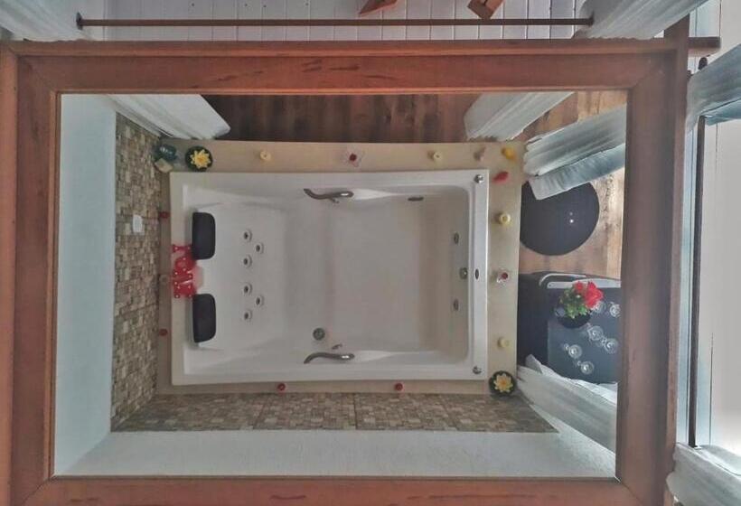سوئیت با وان آب گرم, Arraialferias Suites