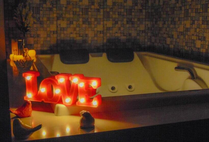 سوئیت با وان آب گرم, Arraialferias Suites