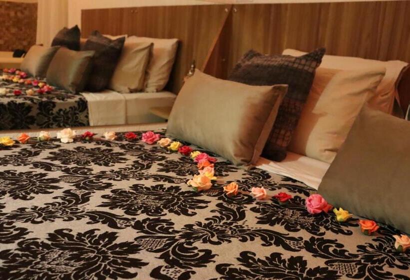 سوئیت با وان آب گرم, Arraialferias Suites