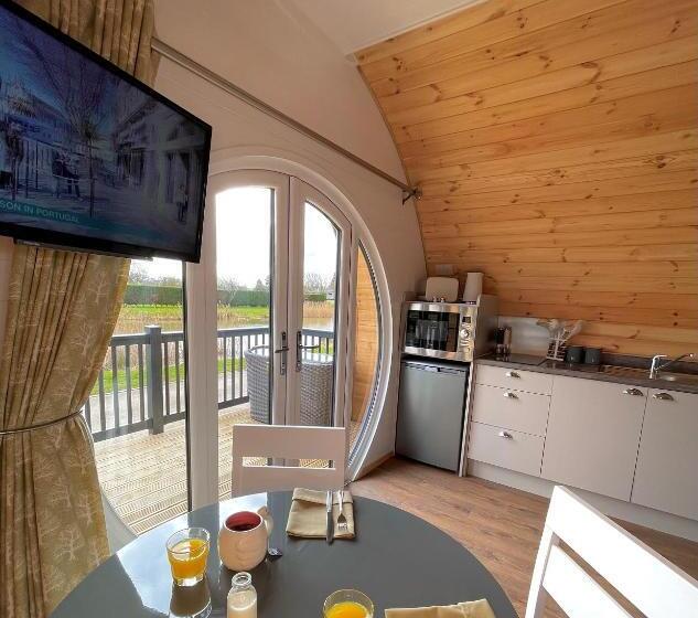 סוויטה עם ג'קוזי, Grange Farm Park