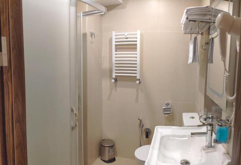 اتاق لوکس, Maajid Boutique