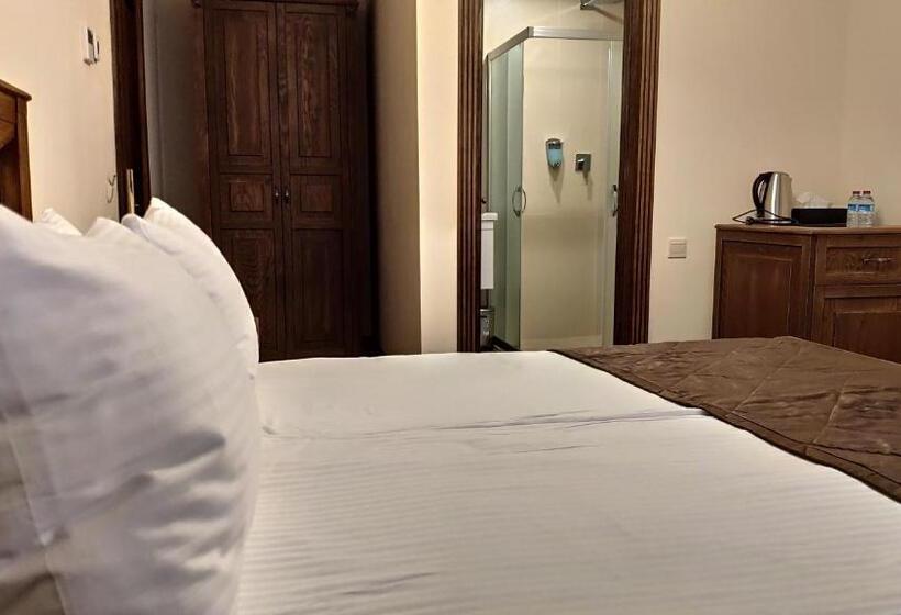 اتاق لوکس, Maajid Boutique