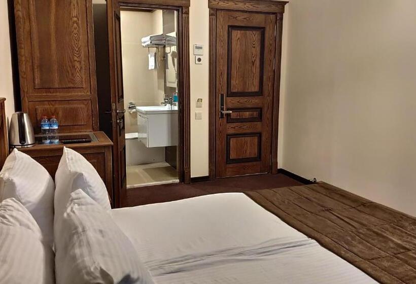 اتاق لوکس, Maajid Boutique