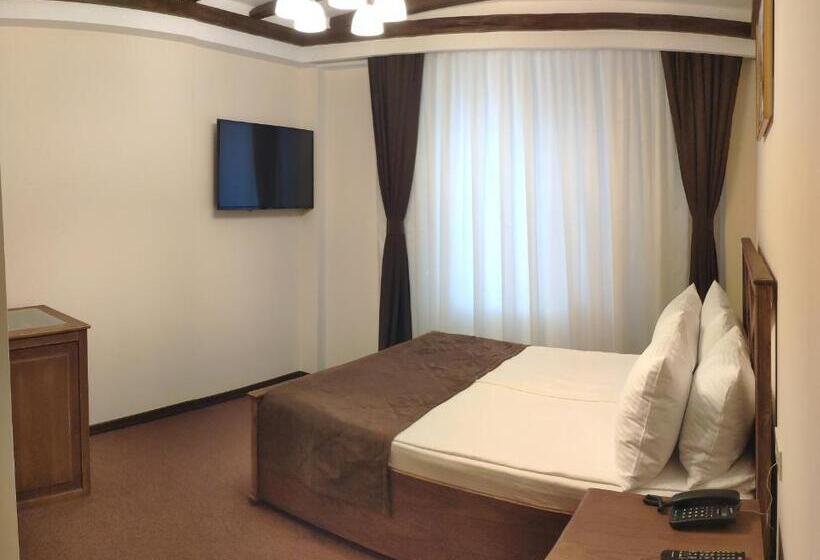 اتاق لوکس, Maajid Boutique