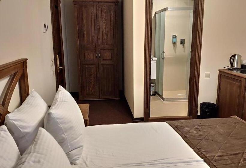 اتاق لوکس, Maajid Boutique