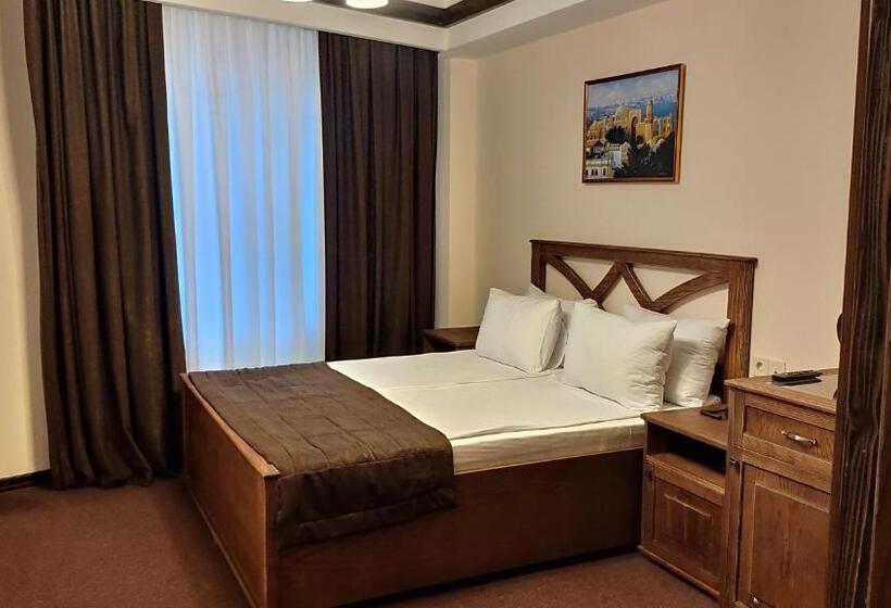 اتاق لوکس, Maajid Boutique